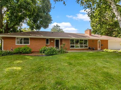 430 Laurel Ave, Woodstock, IL, 60098