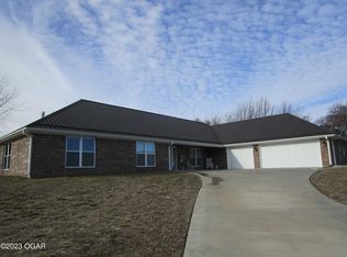 1221 Piper Dr, Carthage, MO 64836