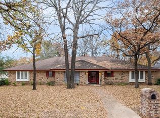 5500 Overridge Dr, Arlington, TX 76017