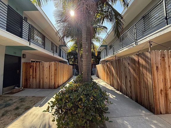 4th image of 2727 Abbot Kinney Blvd #15