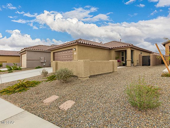 3rd image of 10548 W Waveland Dr