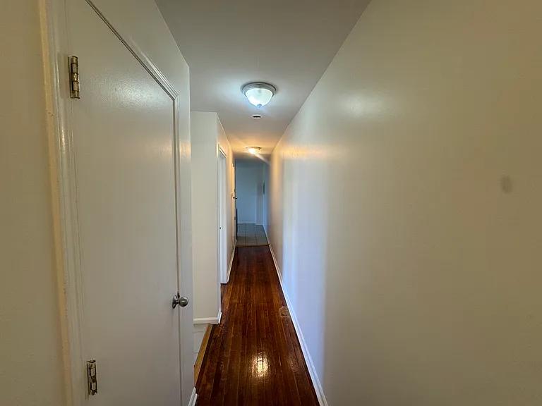 1029 E 62nd St #3 — Photo 6