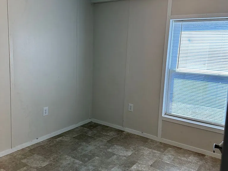 2501 S Broadway Ave — Photo 45
