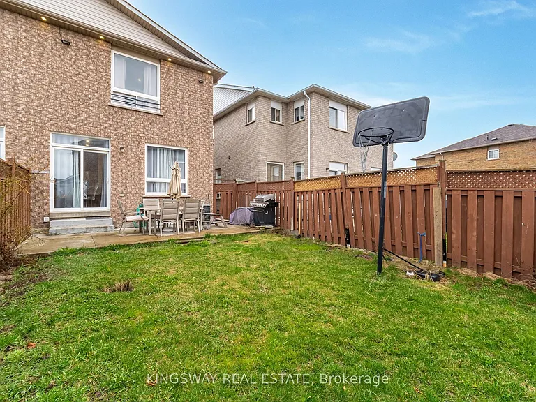 803 Khan Cres — Photo 41