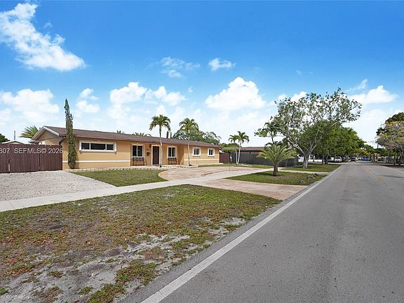 4th image of 7921 NW 178th St