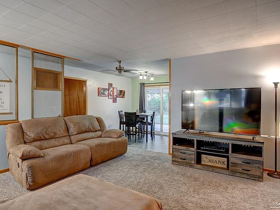 3rd image of 126 Bel Air Dr