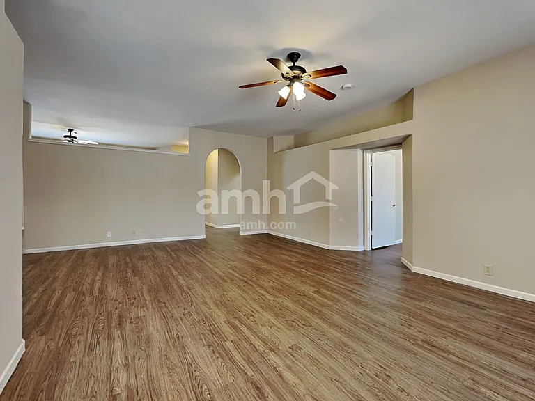 10235 W Missouri Ave — Photo 6