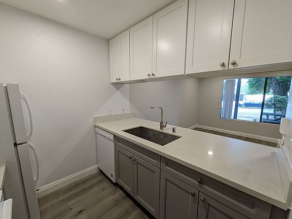 3rd image of 1414 E Orange Grove Blvd #3