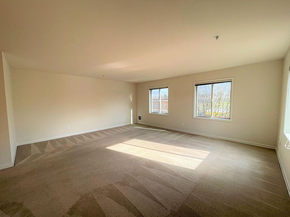 Stonehedge Apartments - 1220 N 45th St Seattle WA | Zillow