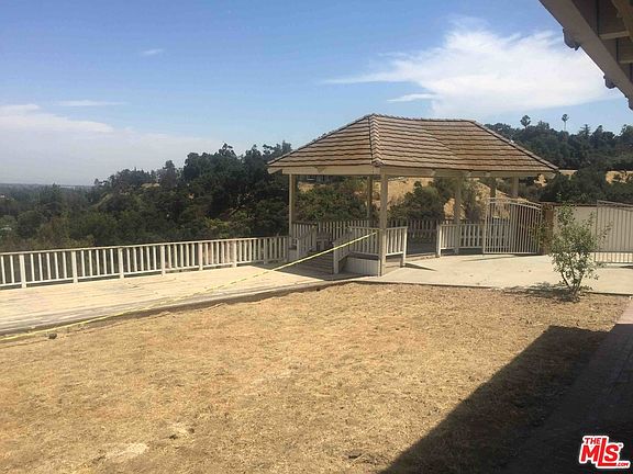 5th image of 1096 Oak Knoll Dr