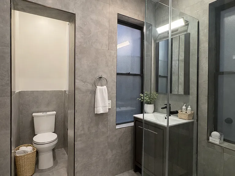 33 Henry St #12 — Photo 5