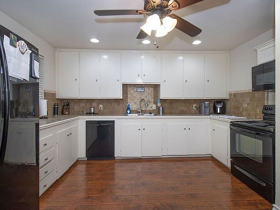 3rd image of 310 Conlen Ave