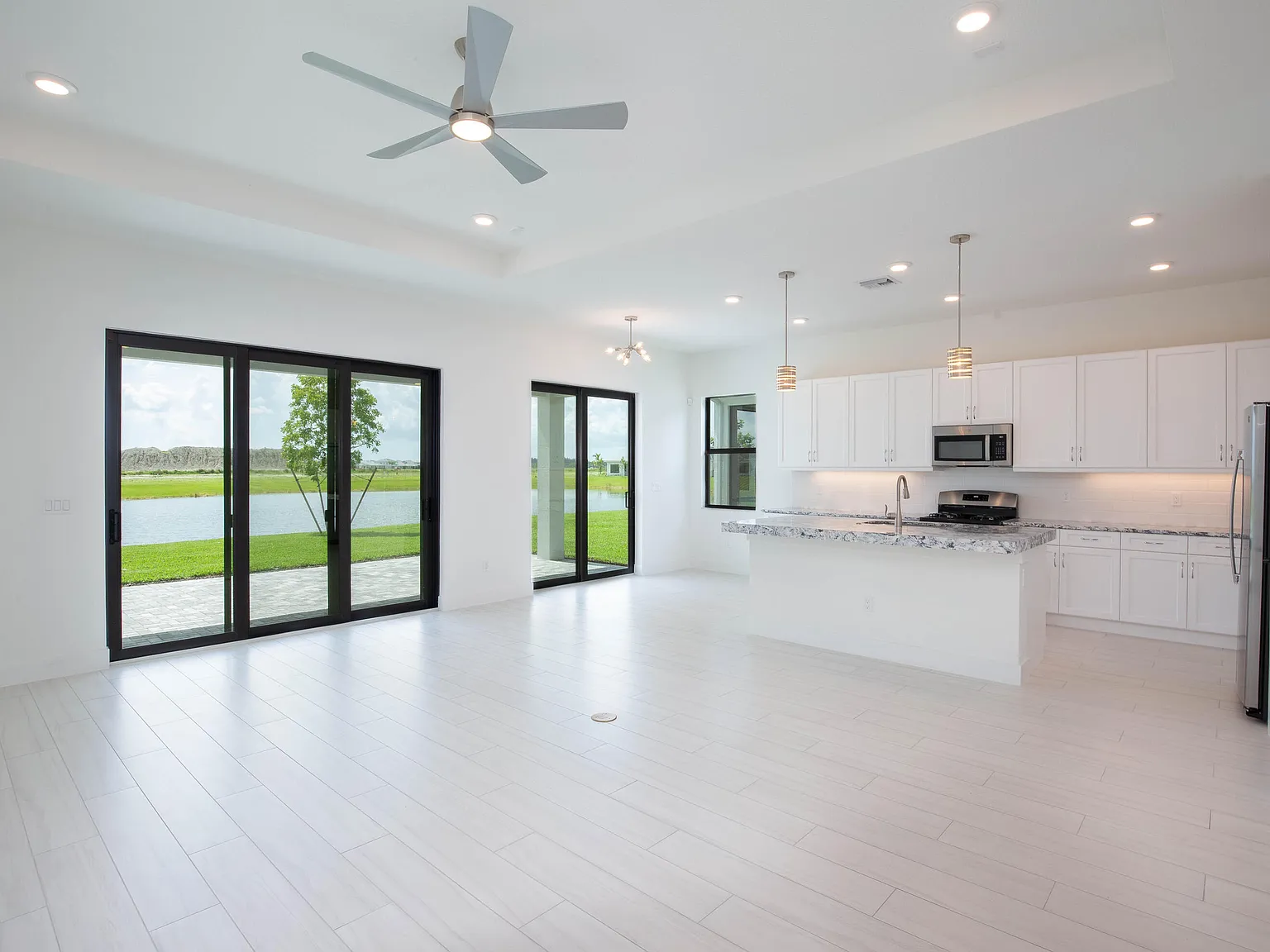3 bed, 3.0 bath, 2200 sqft, $4,250 — Photo 1