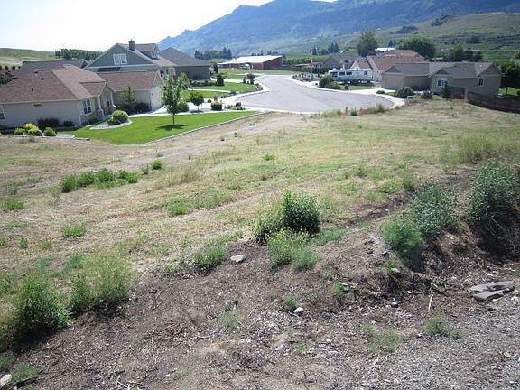3rd image of 52 Luther Ct