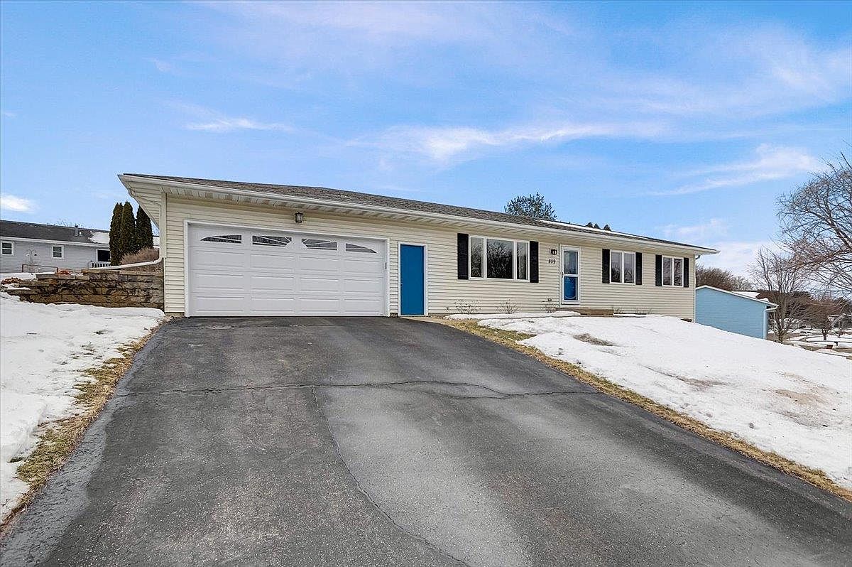 809 South Main St, Oregon, WI 53575 Zillow