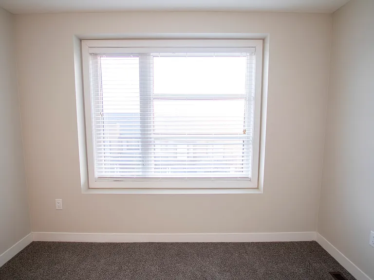 992 West Village Sq — Photo 33