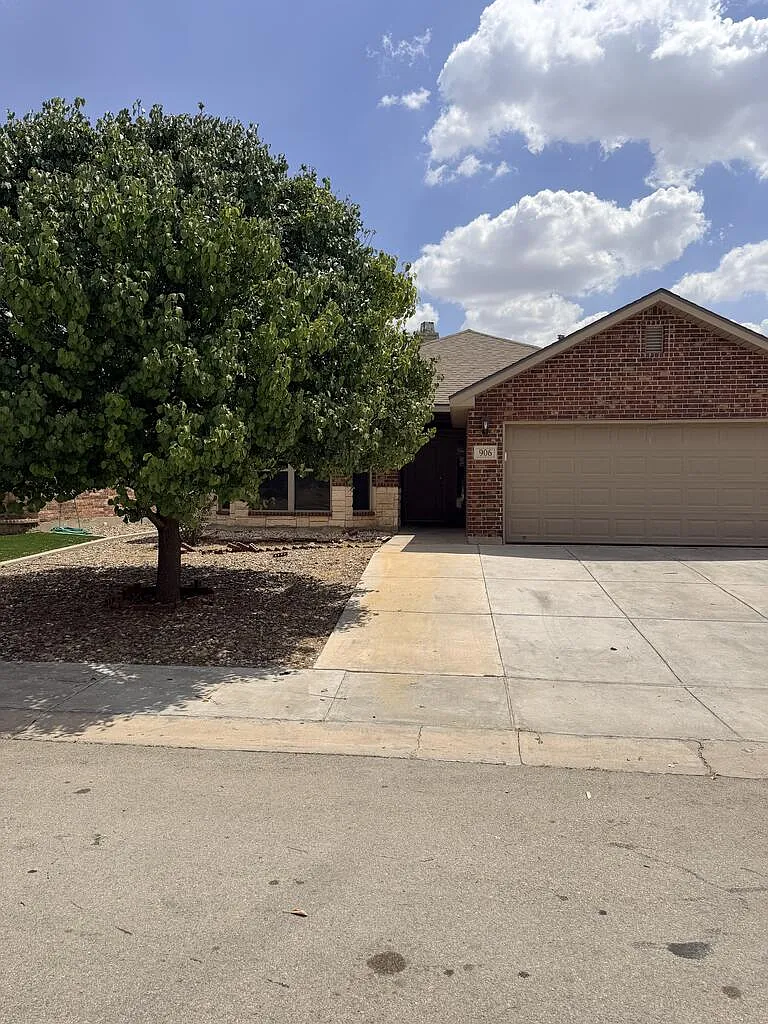 3 bed, 2.0 bath, 1630 sqft, $2,200 — Photo 1