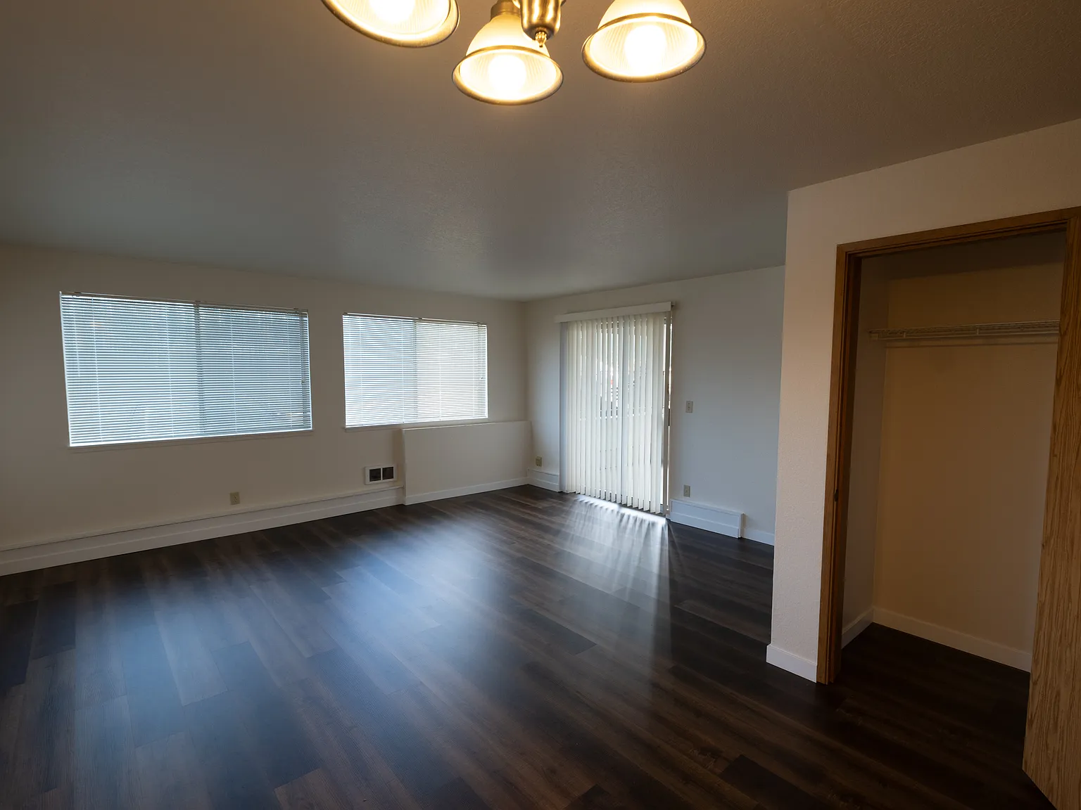 2 bed, 930 sqft, $1,950 — Photo 4