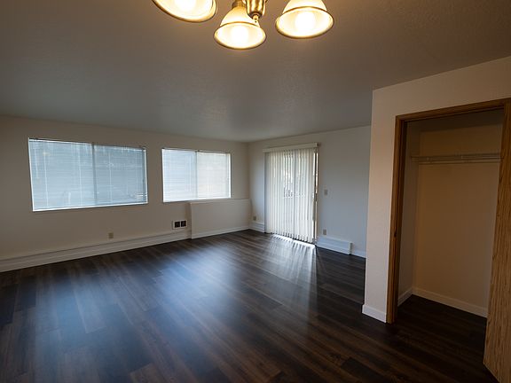 4th image of 3238 21st Ave W #1