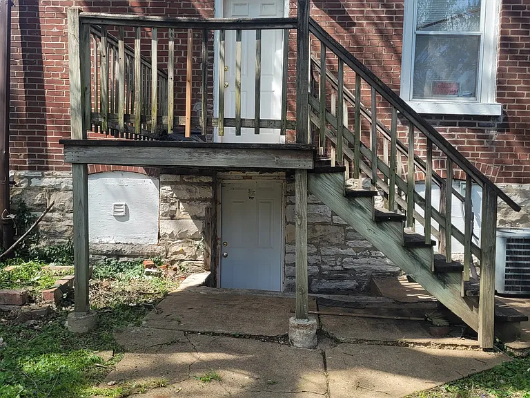 1524 Agnes St — Photo 9