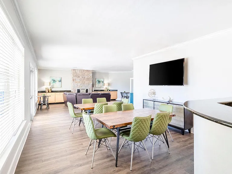 Frontier East Apartments — Photo 14