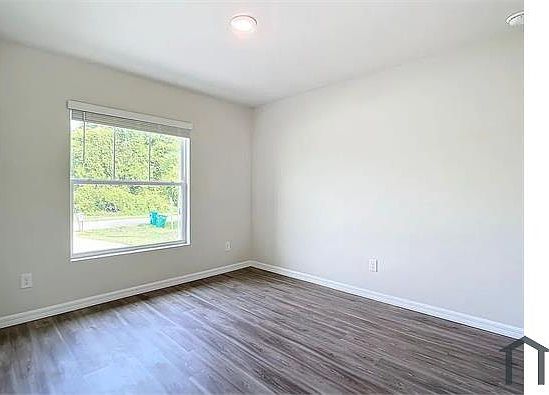 5th image of 9233 Tacoma Ave