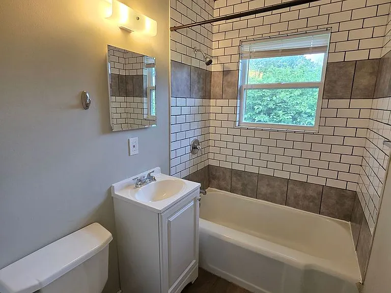 3418 NE Winn Rd — Photo 9