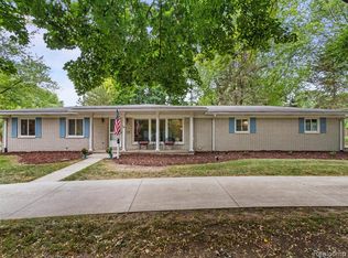 2737 New England Dr, Rochester Hills, MI 48309