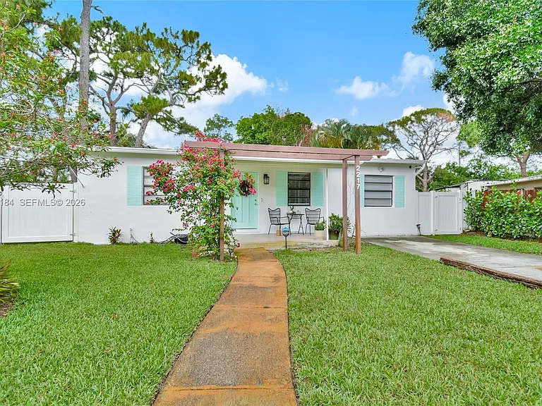 2217 SW 1st Ct — Photo 9