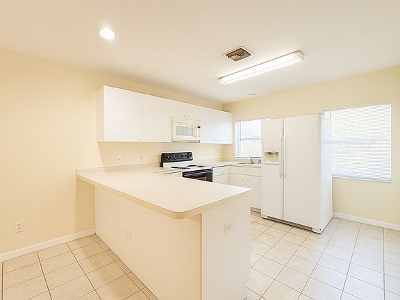2nd image of 4903 York St APT 202