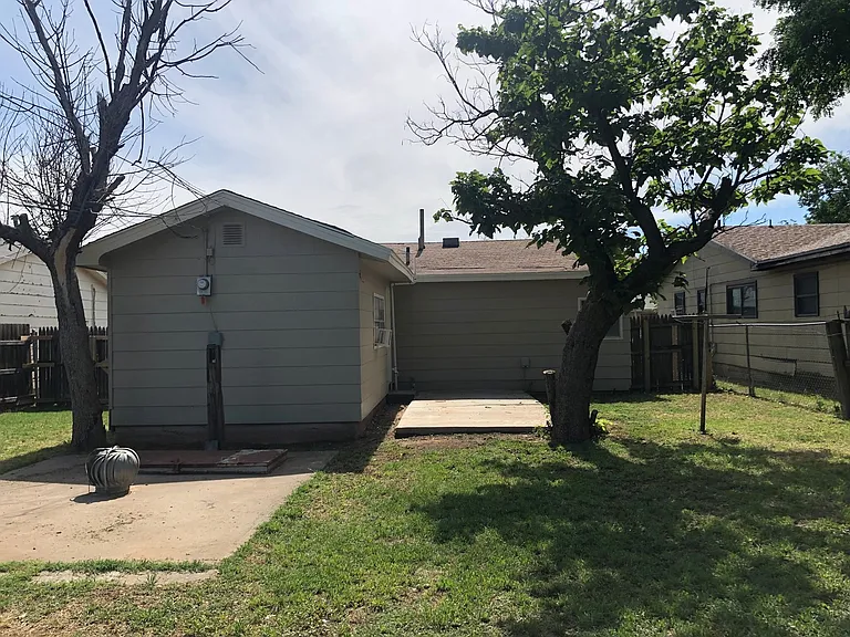 109 N Uvalde Ave — Photo 22