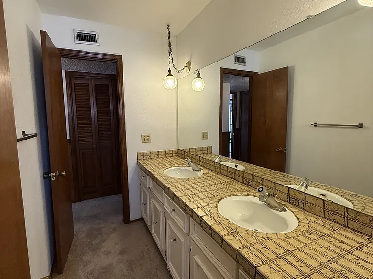 1709 Bruce Devlin Dr — Photo 25
