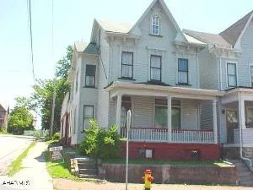 131 E 5th Ave photo 1