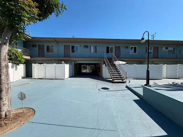 14931 Roscoe Blvd — Photo 8