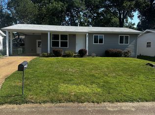 25 Evergreen Ct, Ballwin, MO 63021