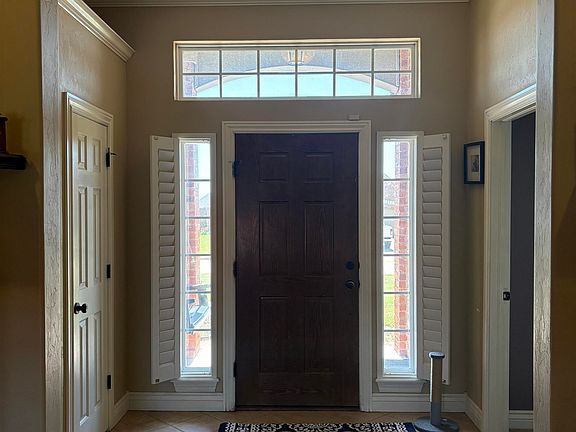 2nd image of 2701 Meadowview Dr