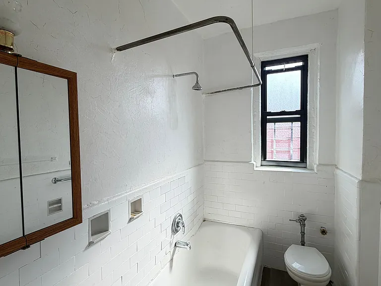520 W 190th St #5I — Photo 6