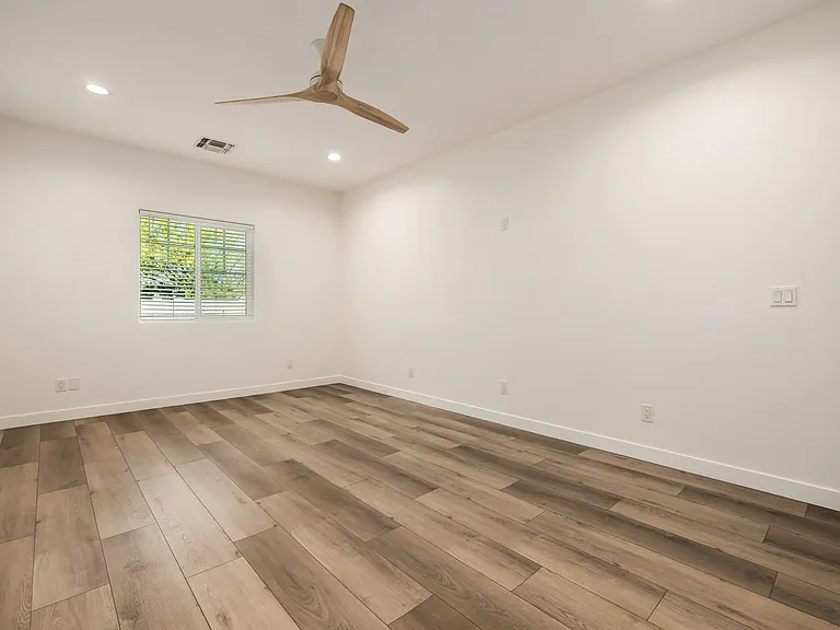 938 E Coronado Rd — Photo 63