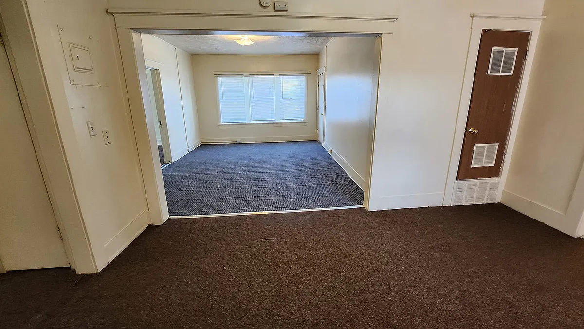 Building Photo - 1005 S 31st St #1