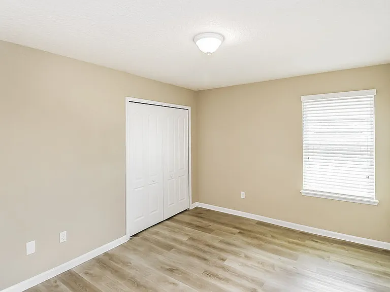 918 Glendale Ln — Photo 15