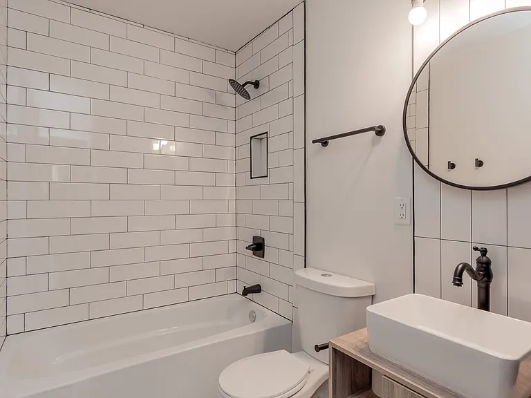 446 E St — Photo 14