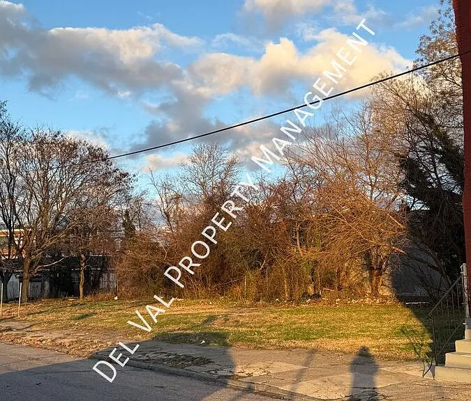 2427 N 10th St — Photo 2