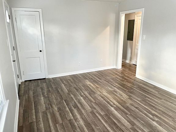 3rd image of 6630 Fitzhugh Ave
