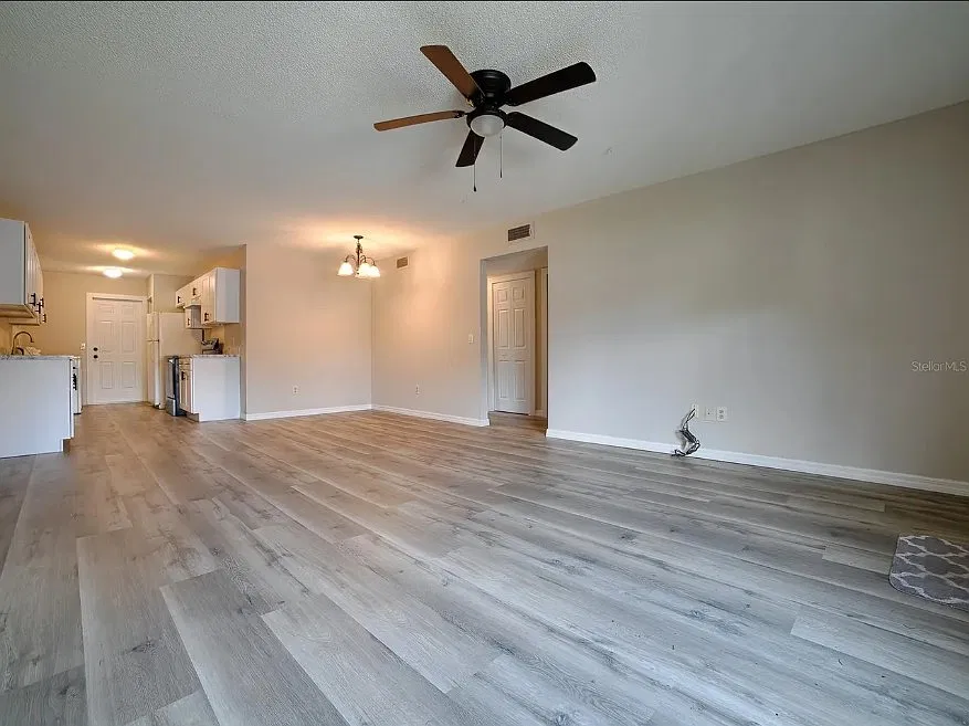 488 W Rosewood Ln — Photo 4