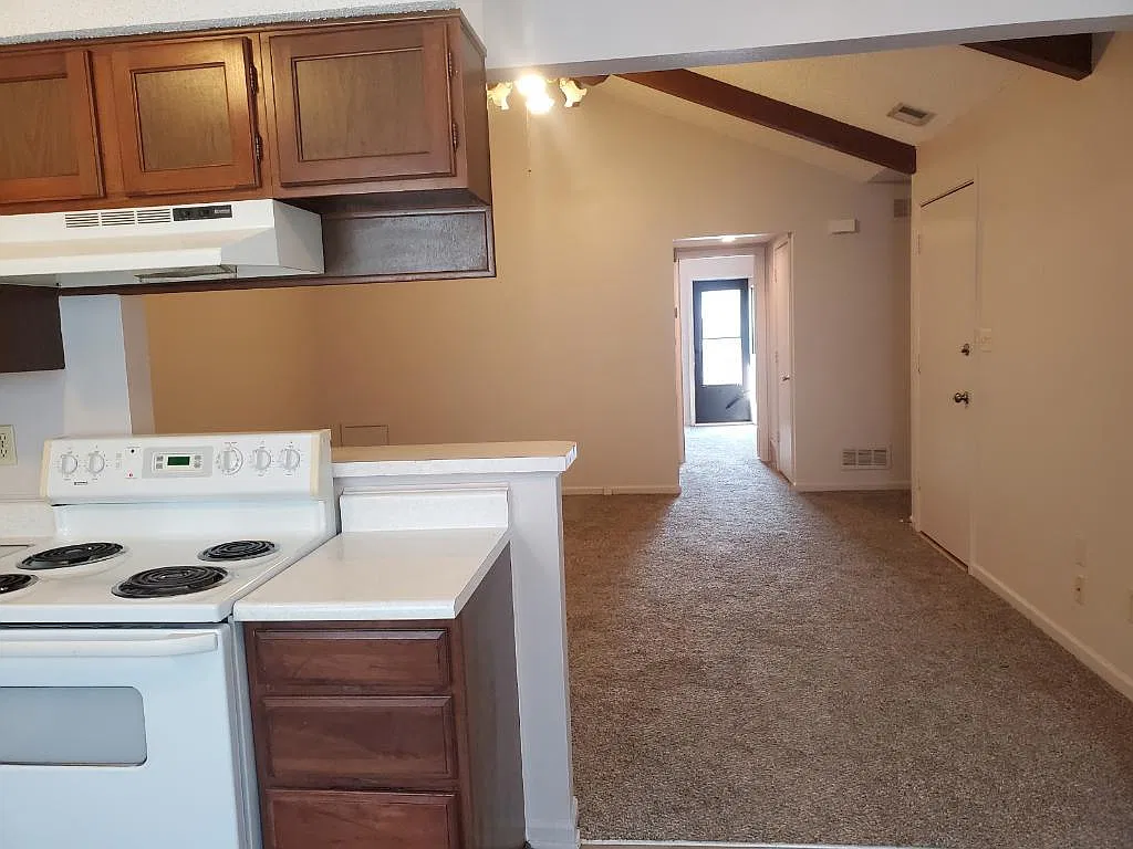 1 bed, 750 sqft, $900 — Photo 3