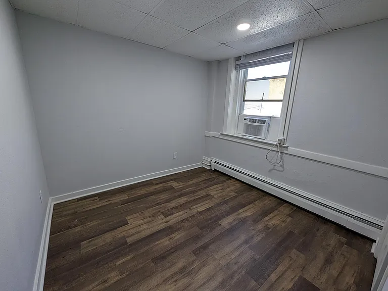 124 S 2nd St — Photo 3