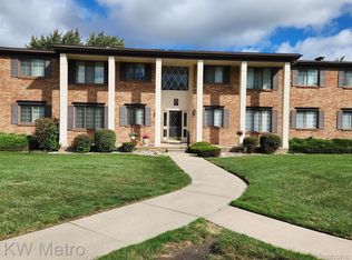 19623 Ridgemont St, Saint Clair Shores, MI 48080