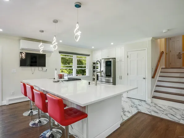 32 Ox Drive, Brookfield, CT 06804