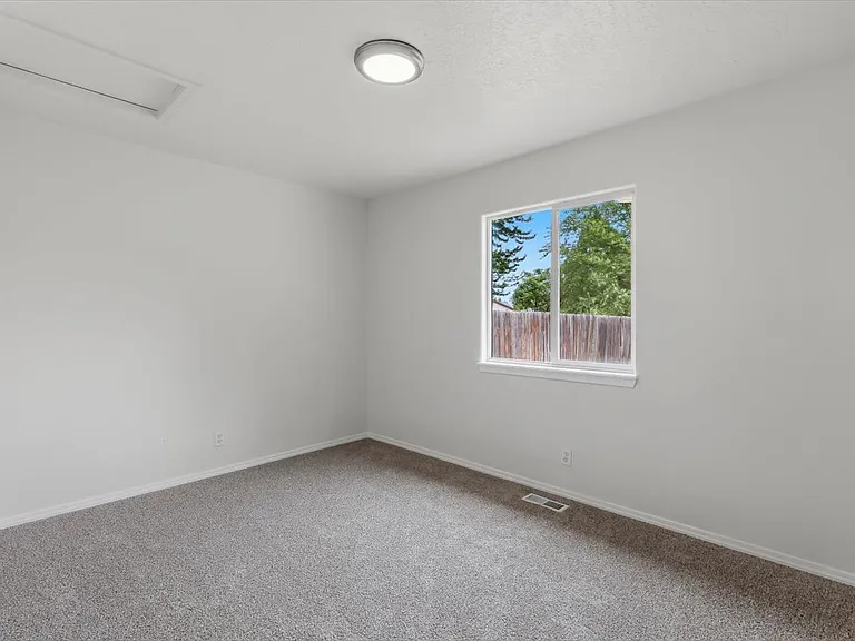 1950 E Challis Dr — Photo 32