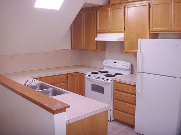 2nd image of 613 S Oakes St APT 3